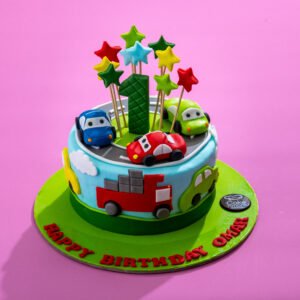 كيكة نصف فراولة وشوكلاتة بندق