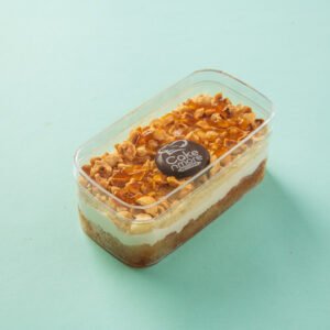 كوب بسبوسة بندق بالكريمة